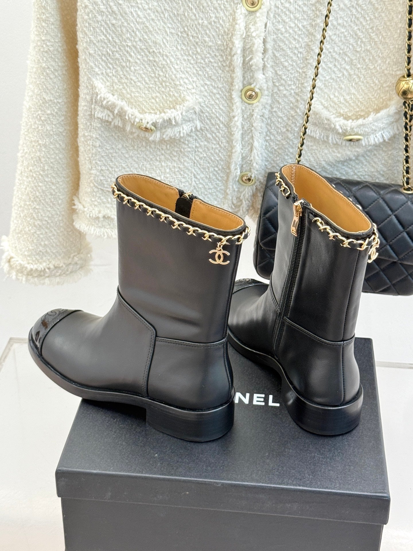 25 New product chain thick heel short boots
