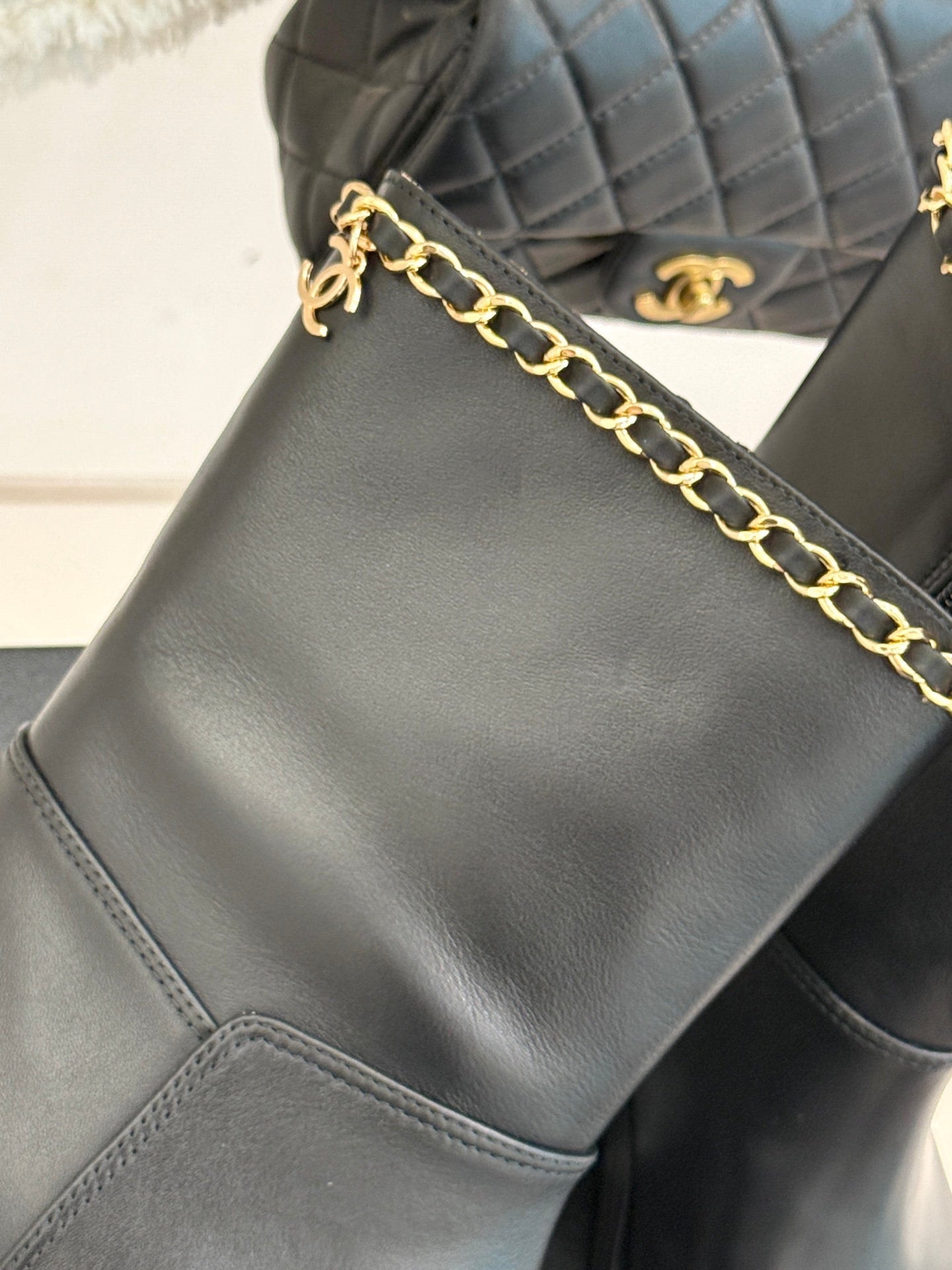 25 New product chain thick heel short boots