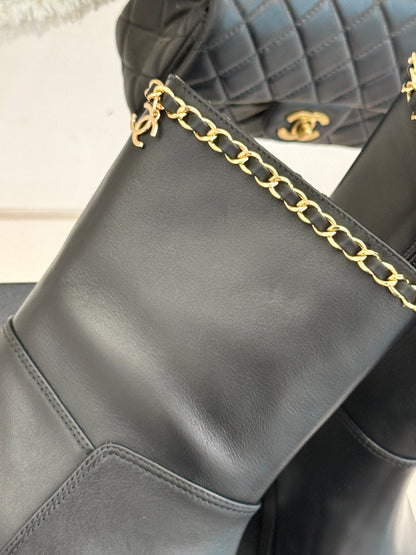 25 New product chain thick heel short boots