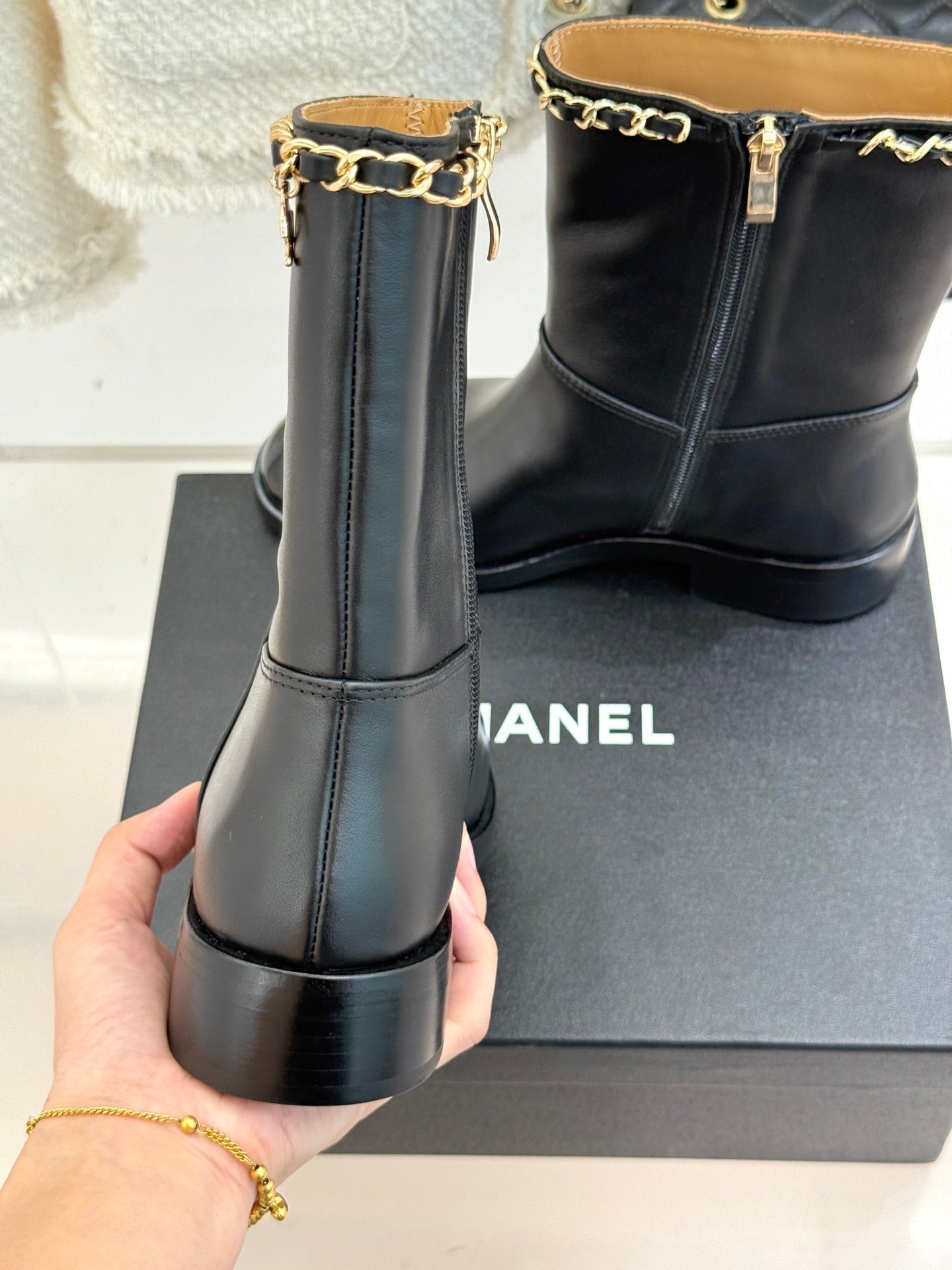 25 New product chain thick heel short boots