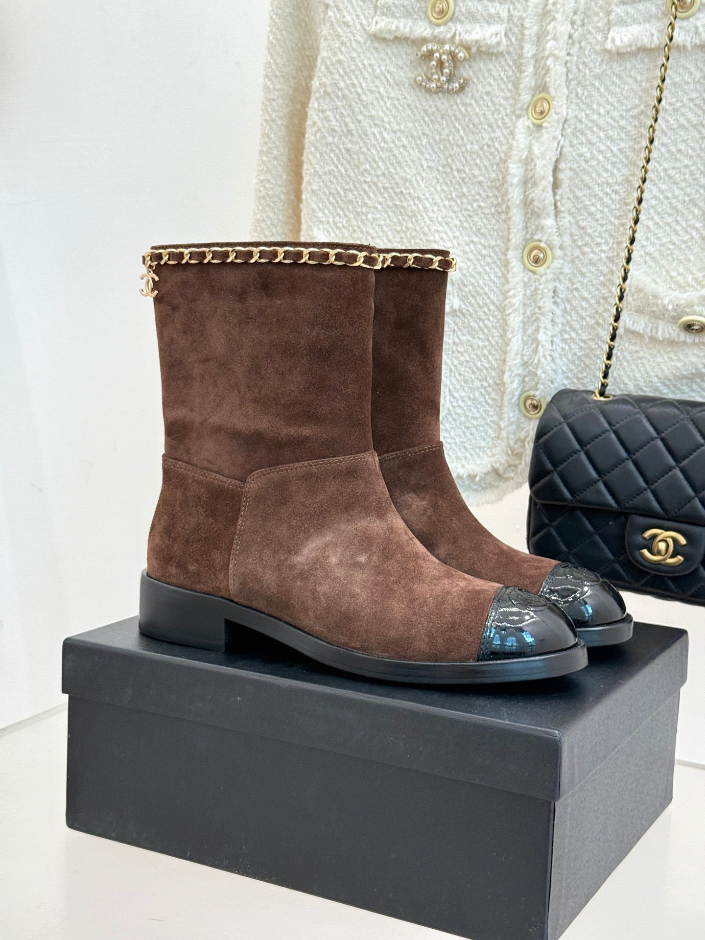 25 New product chain thick heel short boots