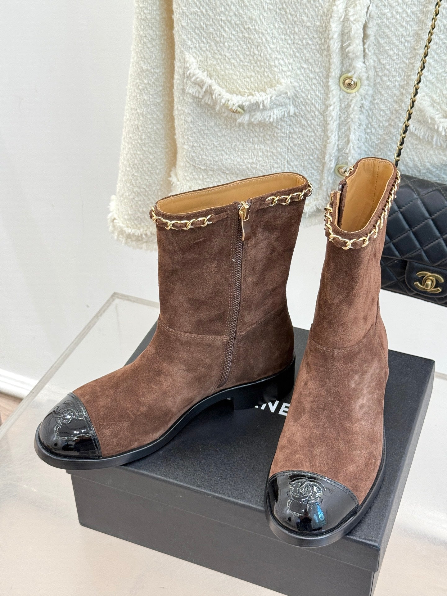 25 New product chain thick heel short boots