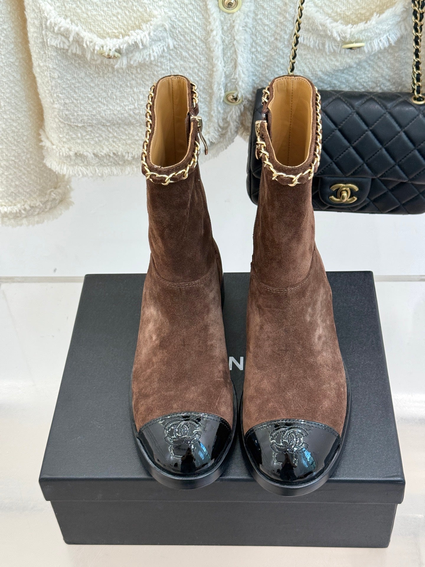 25 New product chain thick heel short boots