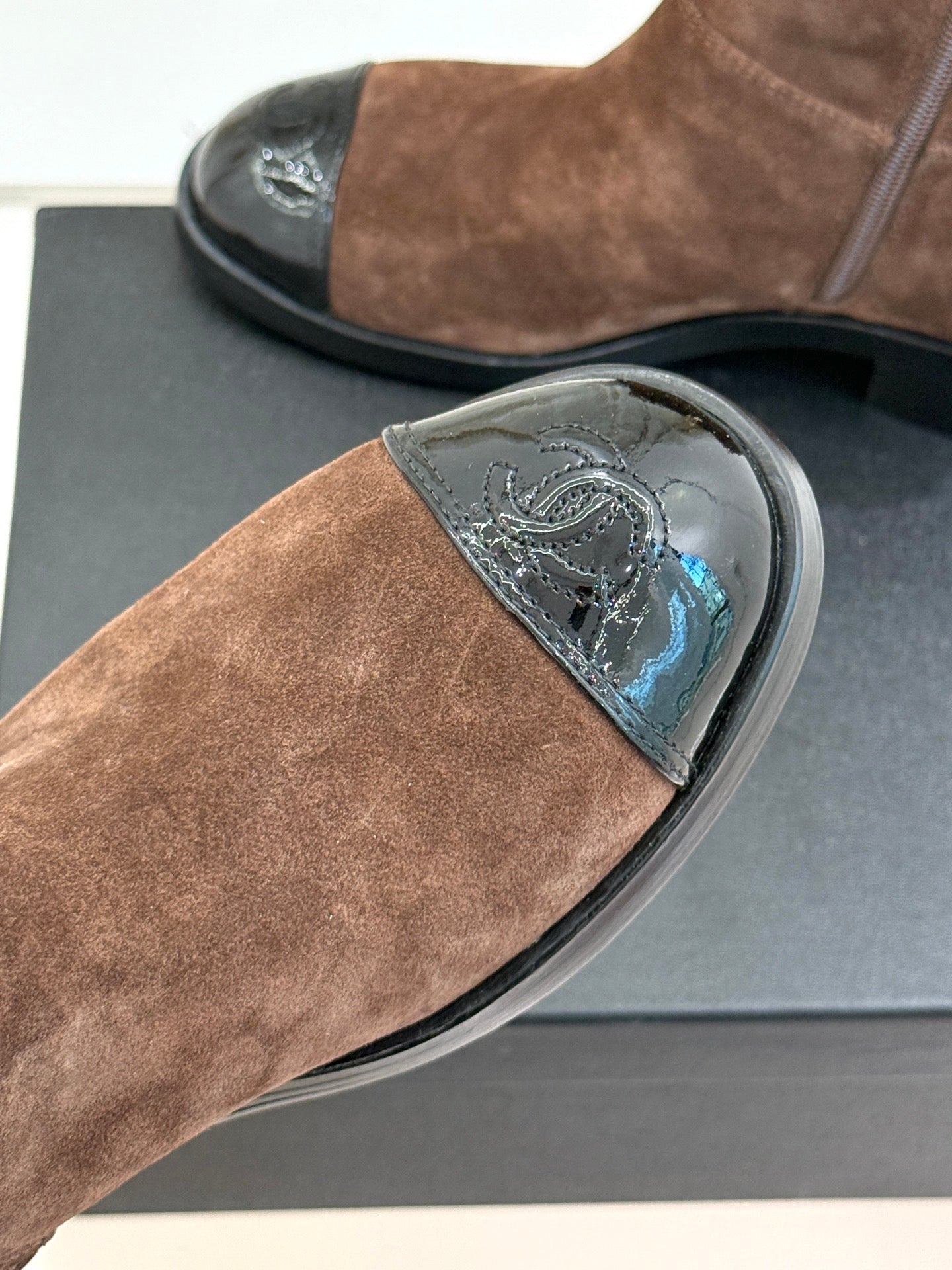 25 New product chain thick heel short boots