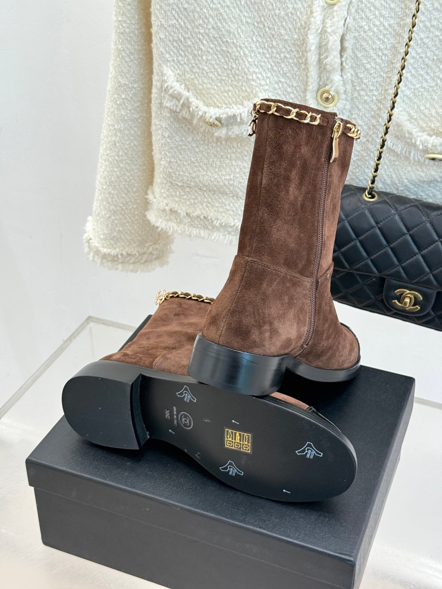 25 New product chain thick heel short boots