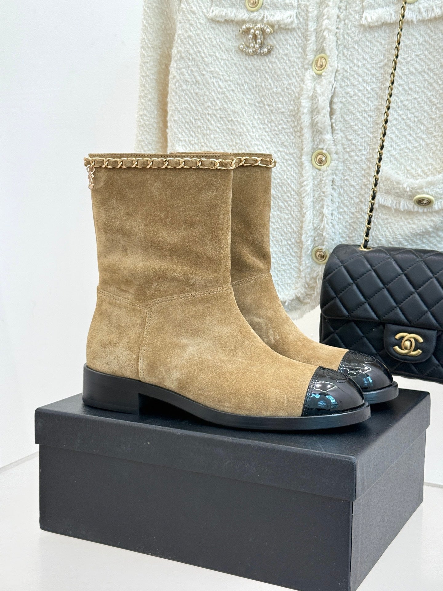 25 New product chain thick heel short boots