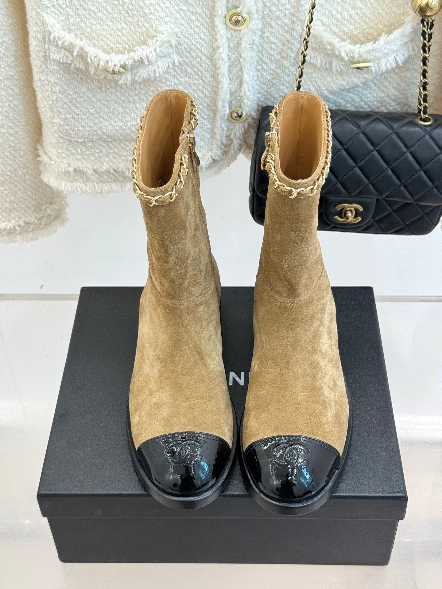 25 New product chain thick heel short boots