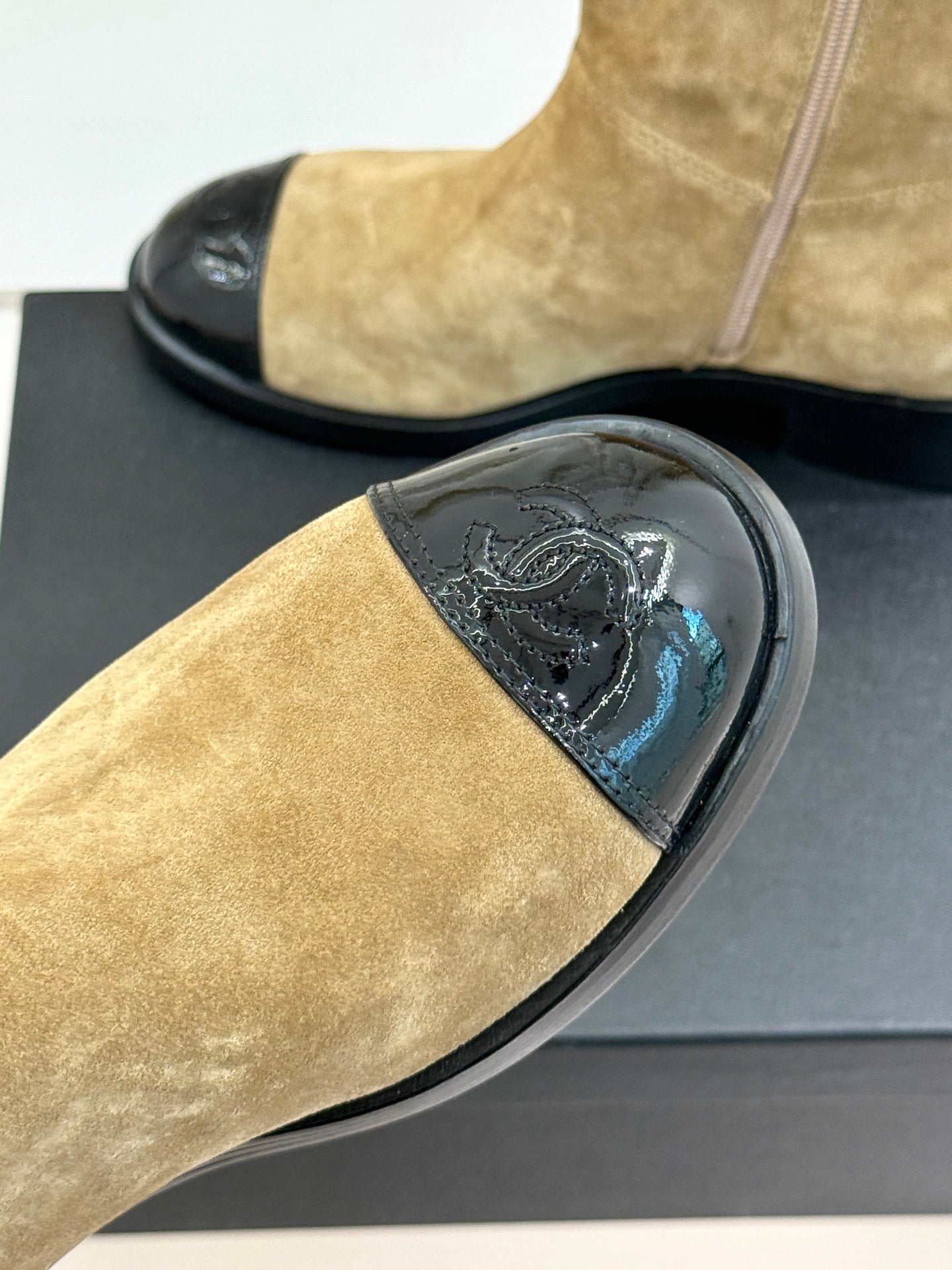 25 New product chain thick heel short boots