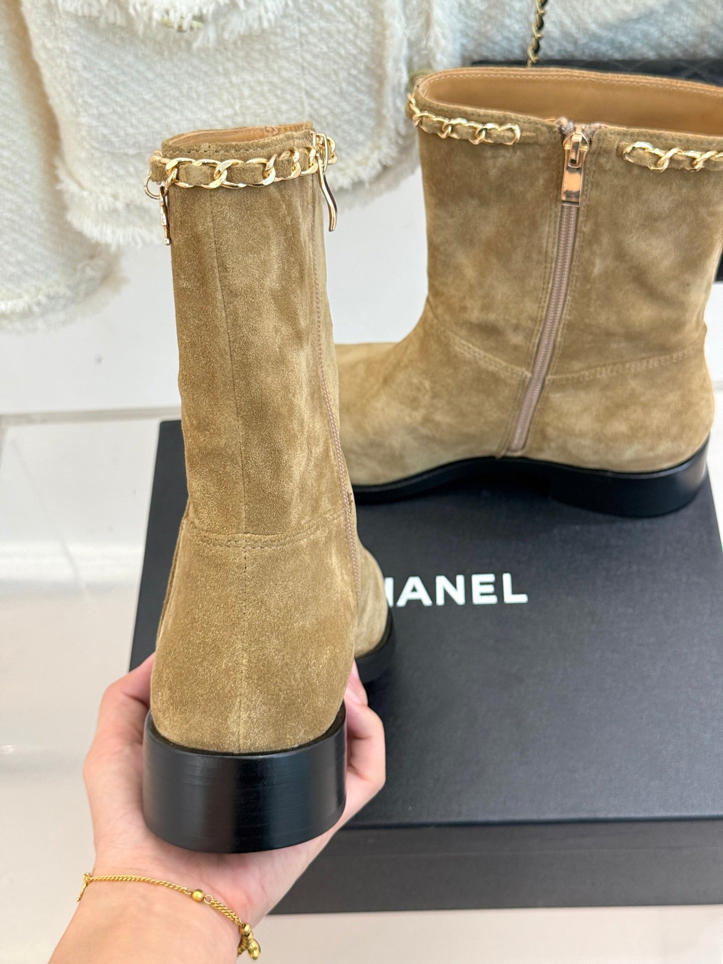 25 New product chain thick heel short boots