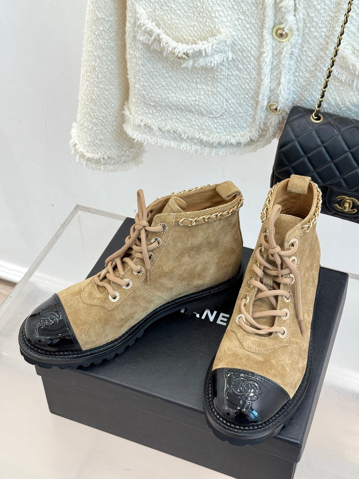 25 New product chain thick heel short boots