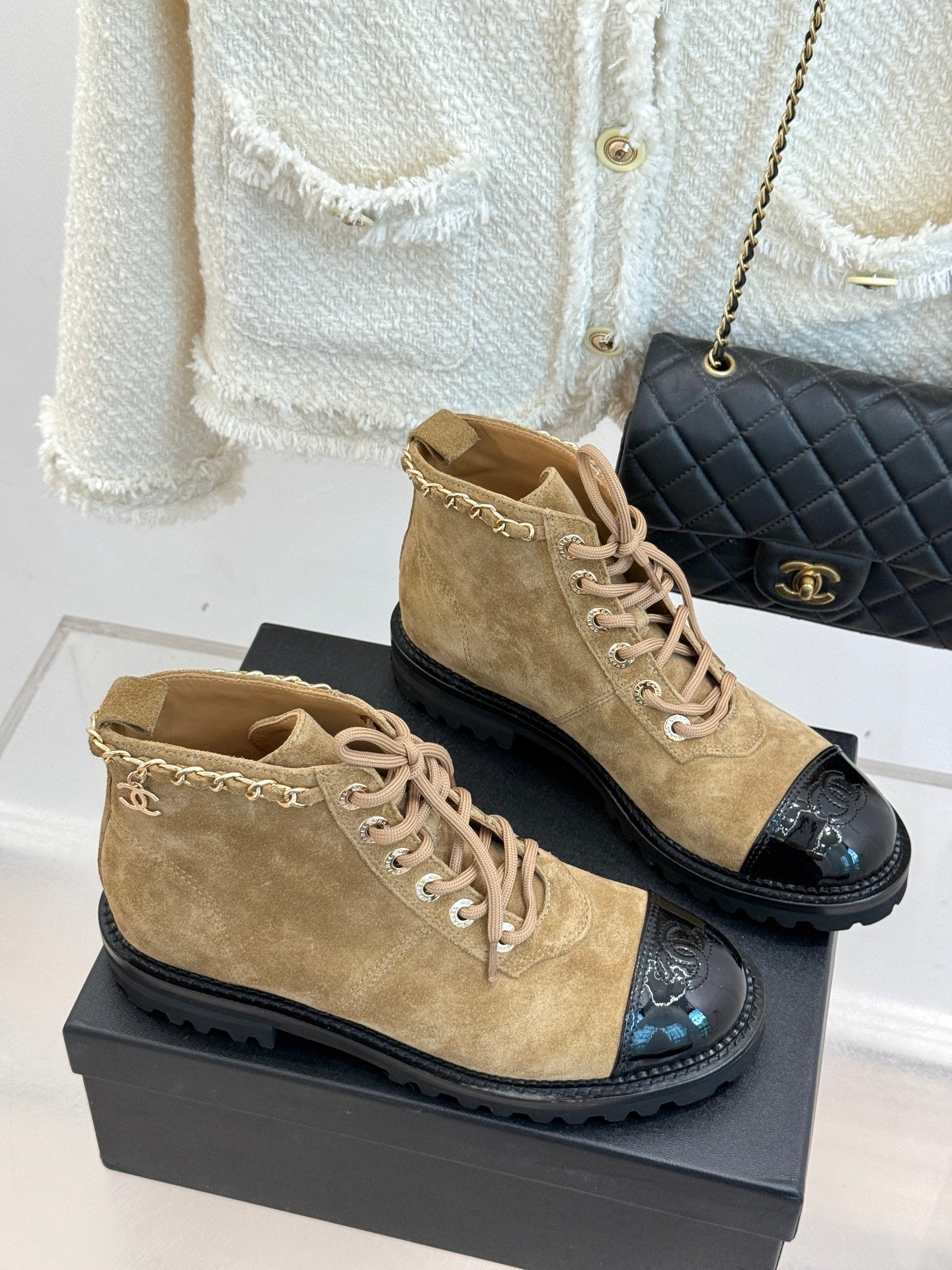 25 New product chain thick heel short boots