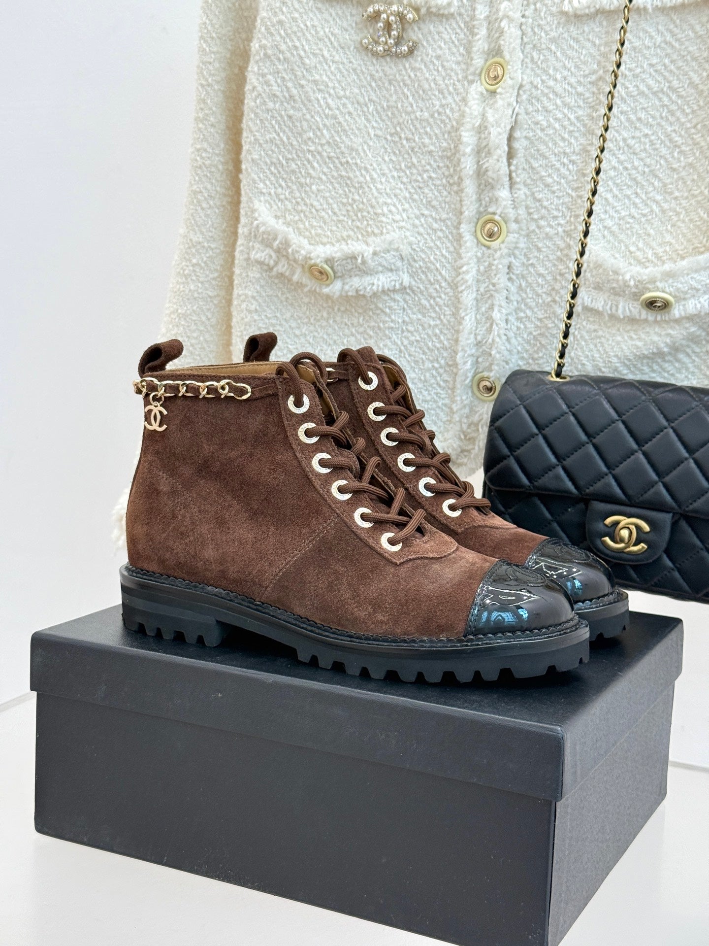 25 New product chain thick heel short boots