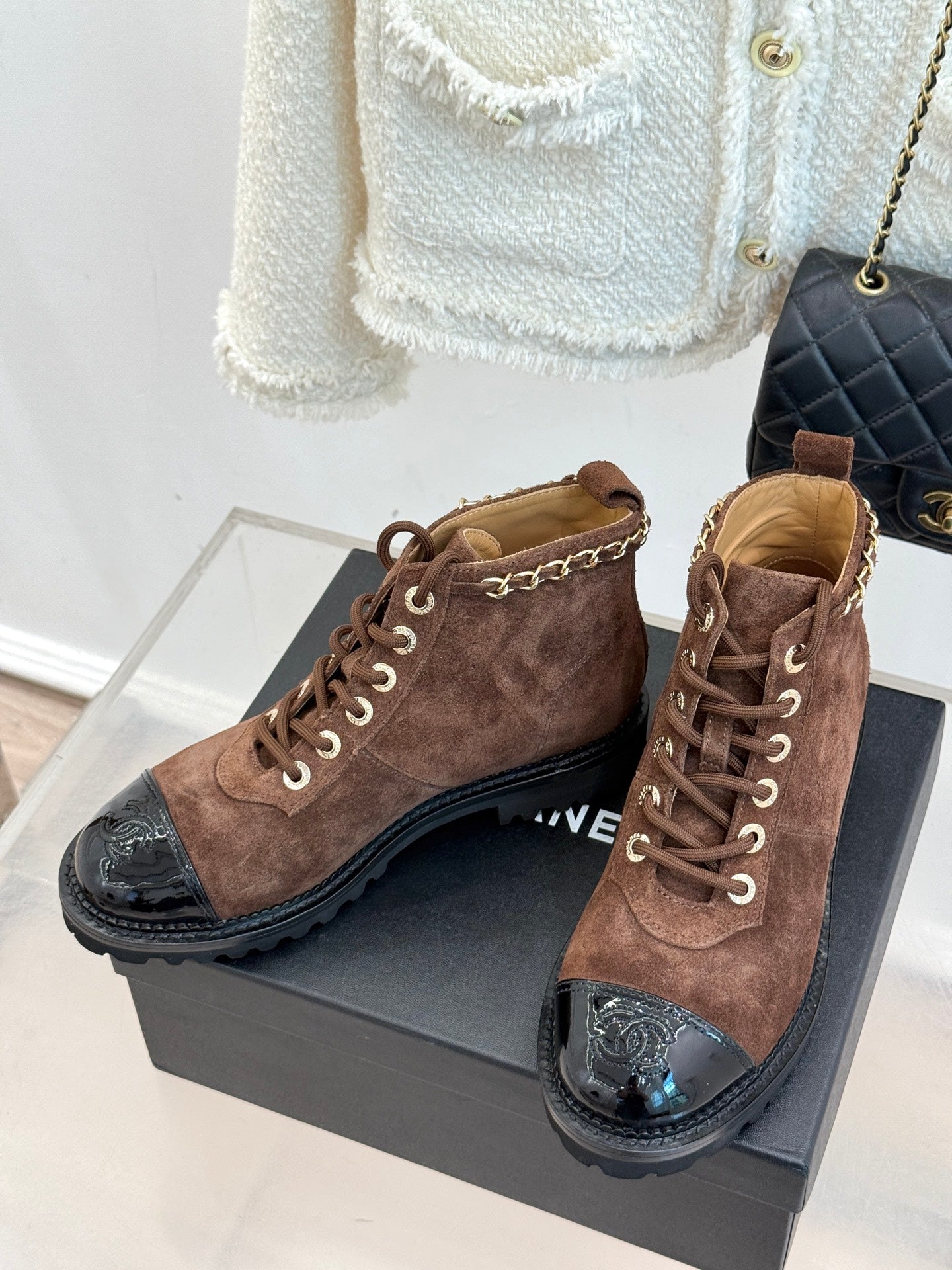 25 New product chain thick heel short boots