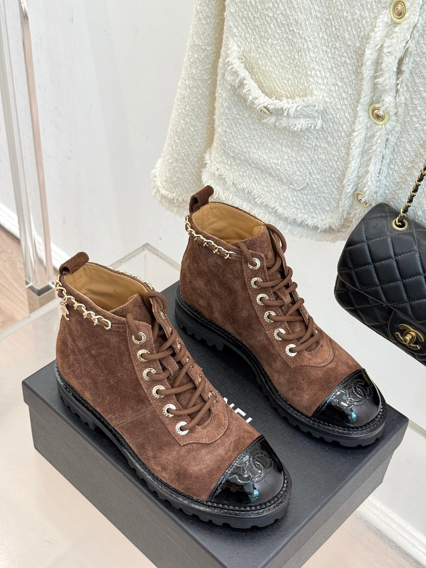 25 New product chain thick heel short boots