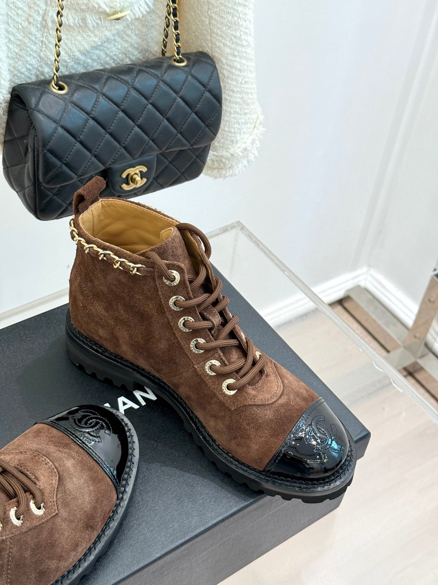 25 New product chain thick heel short boots