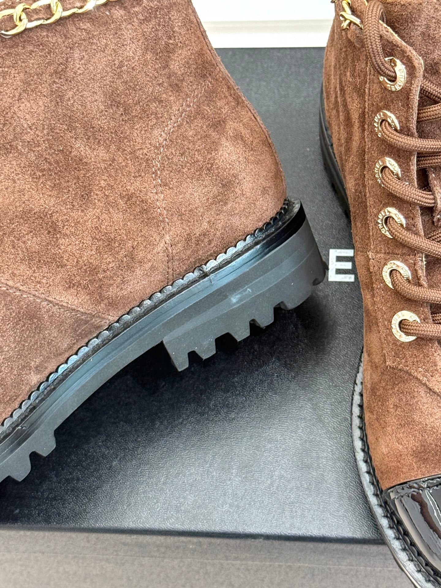 25 New product chain thick heel short boots