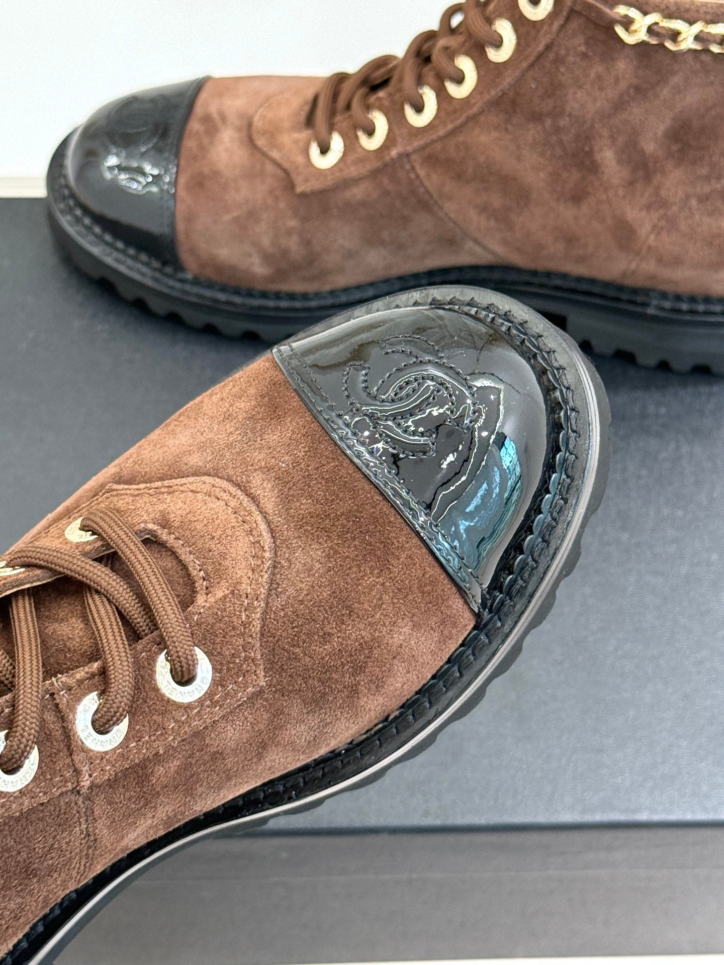 25 New product chain thick heel short boots