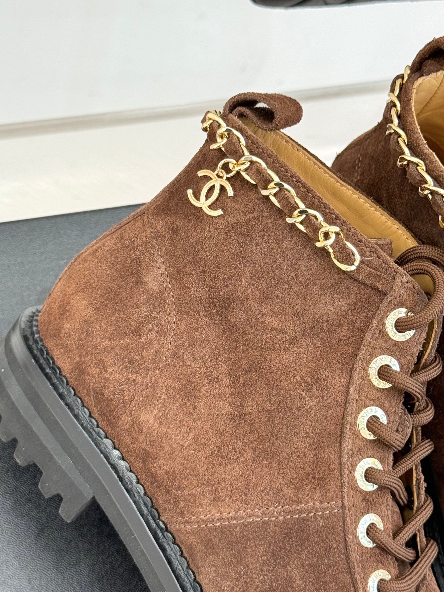 25 New product chain thick heel short boots