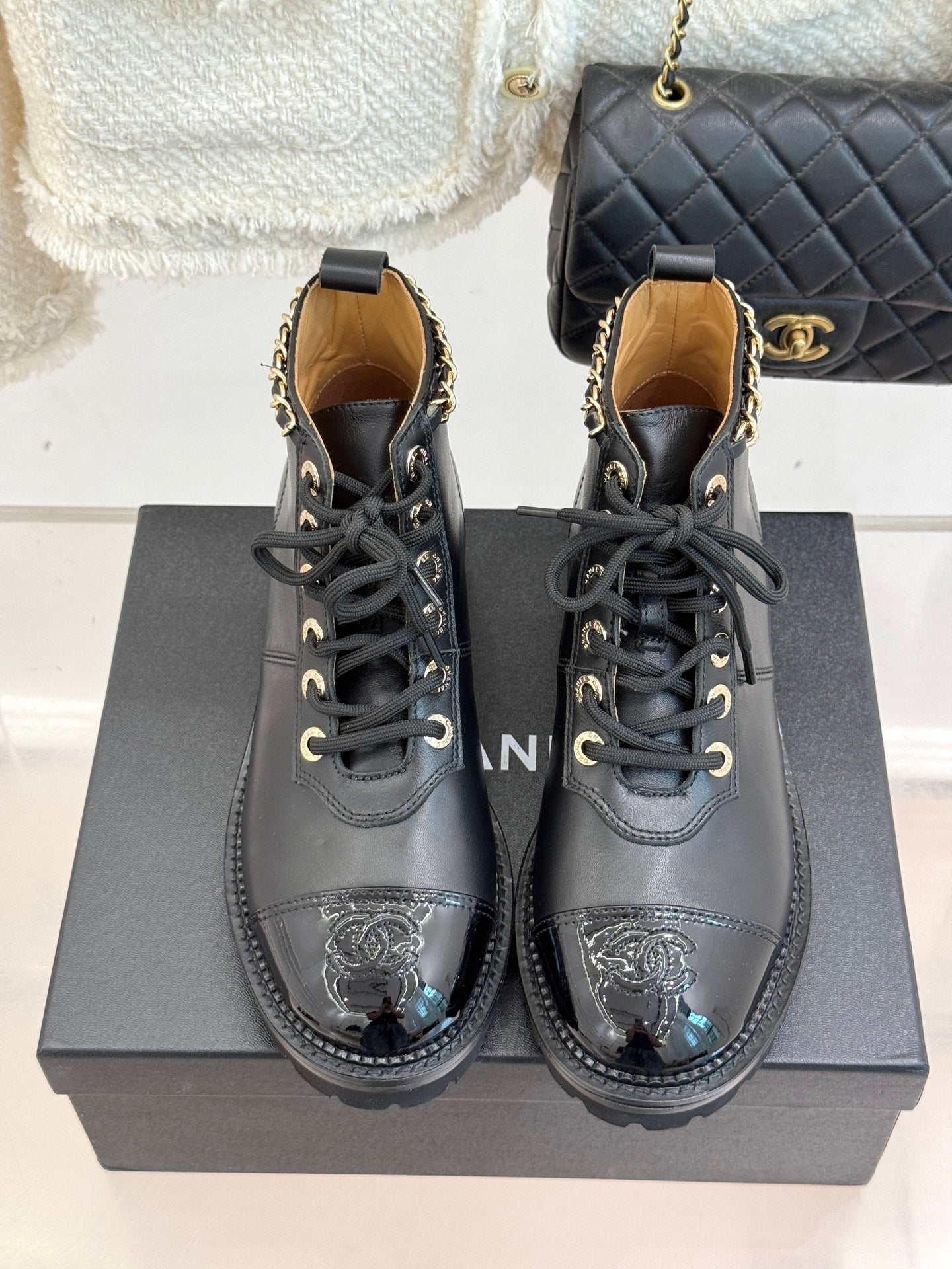 25 New product chain thick heel short boots