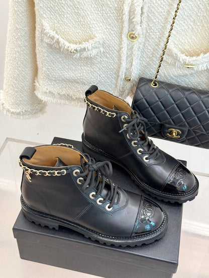 25 New product chain thick heel short boots