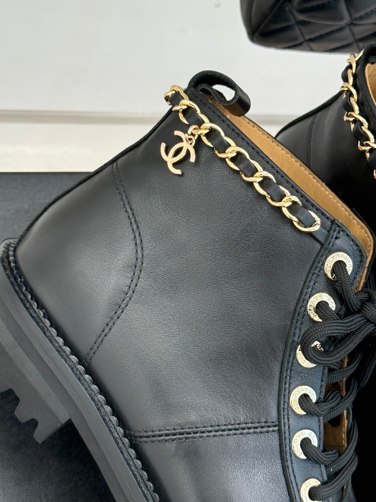 25 New product chain thick heel short boots