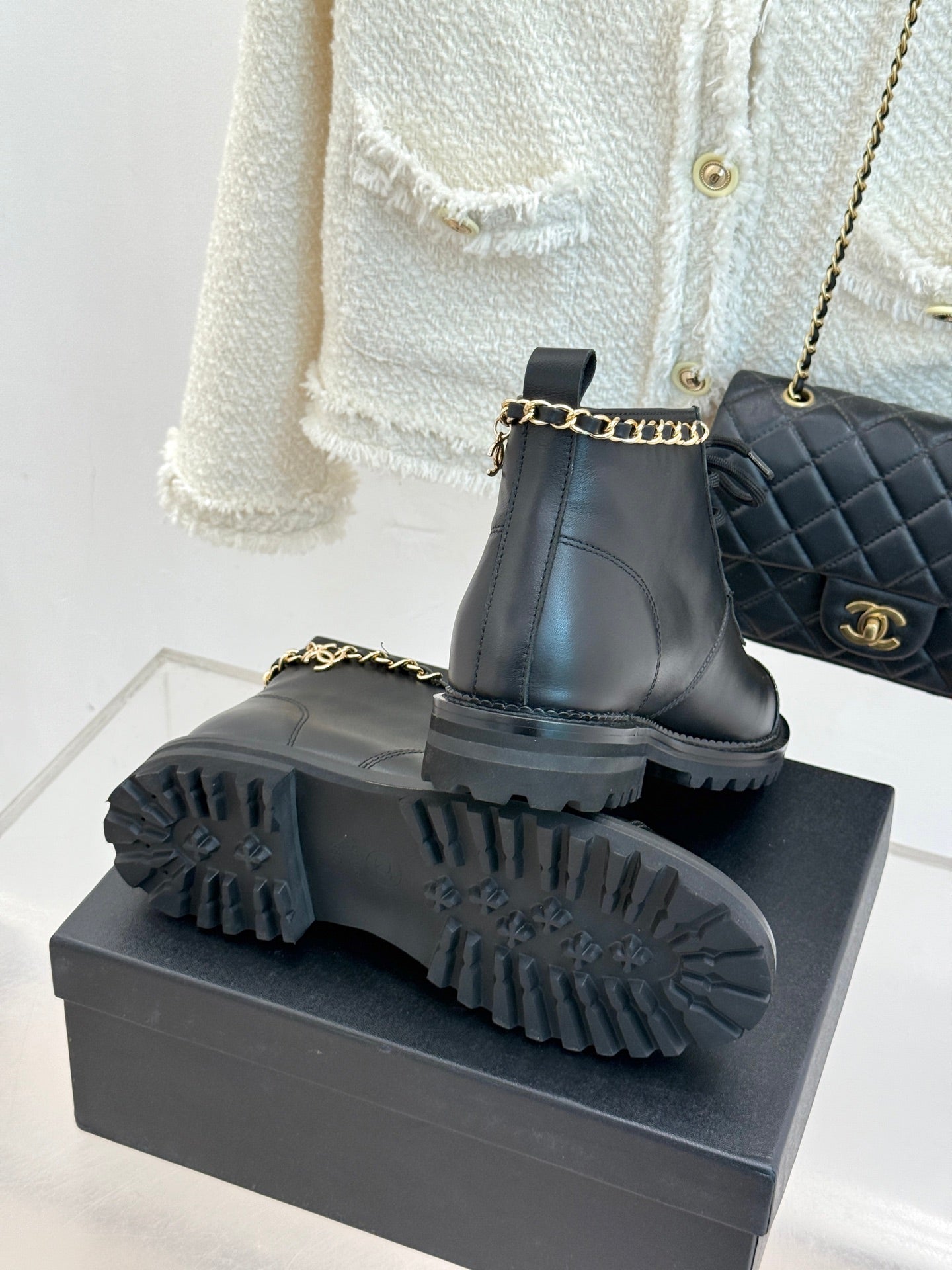 25 New product chain thick heel short boots