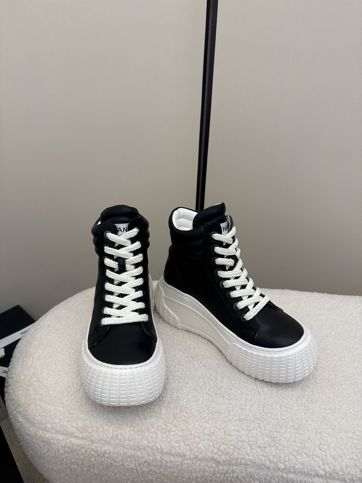 25 Thick soled mid top casual shoes（WHITE/NAVY/BLACK）