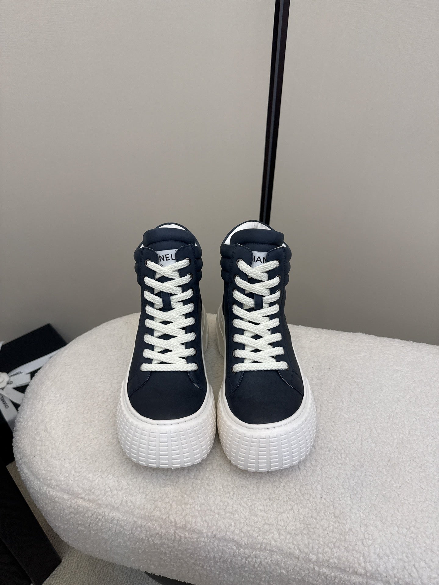 25 Thick soled mid top casual shoes（WHITE/NAVY/BLACK）