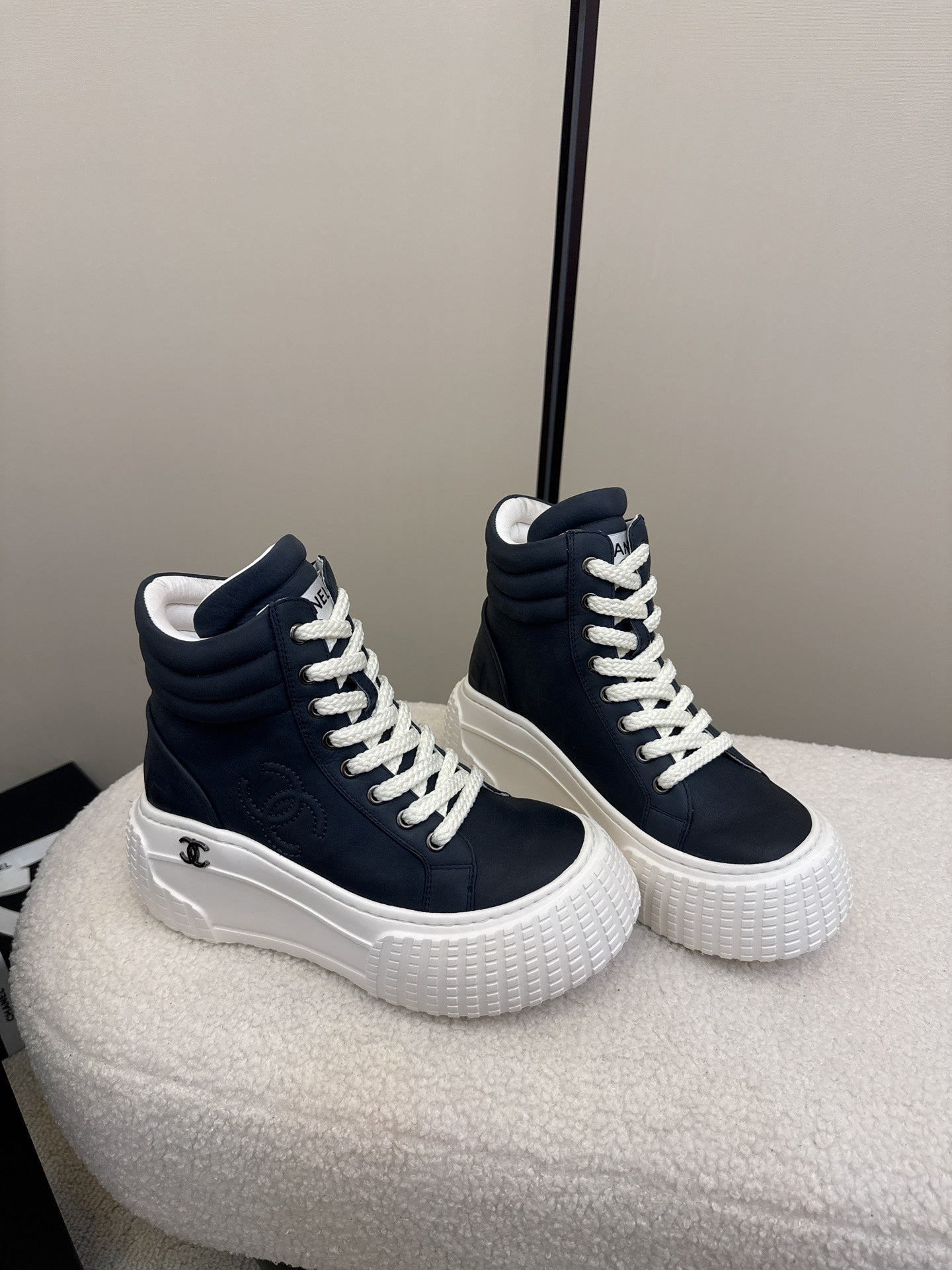 25 Thick soled mid top casual shoes（WHITE/NAVY/BLACK）