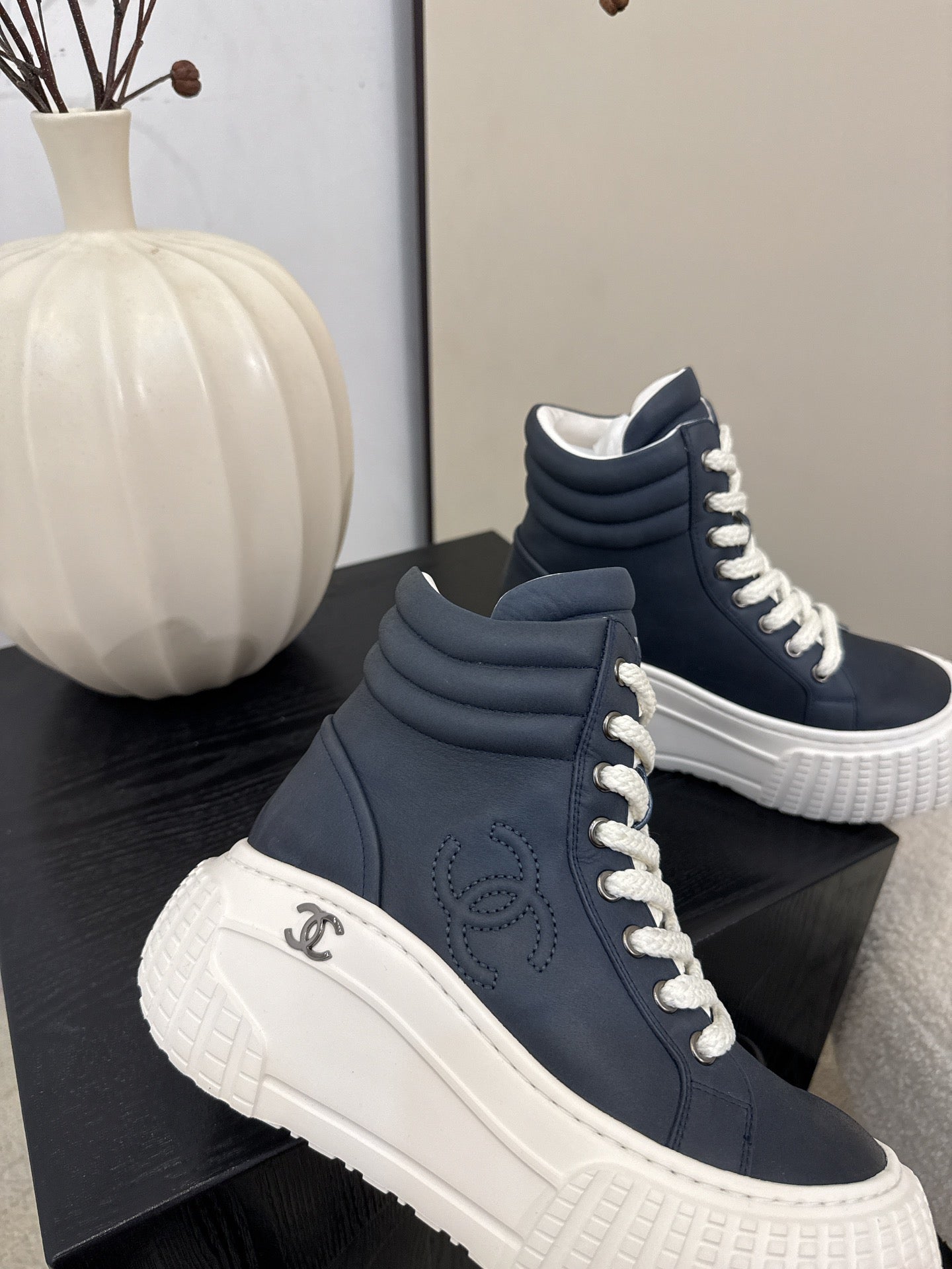 25 Thick soled mid top casual shoes（WHITE/NAVY/BLACK）