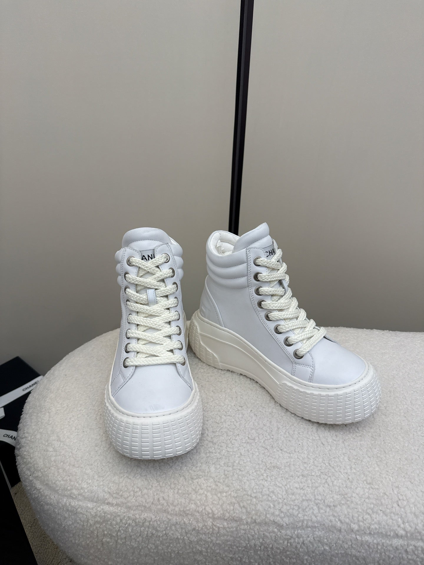 25 Thick soled mid top casual shoes（WHITE/NAVY/BLACK）