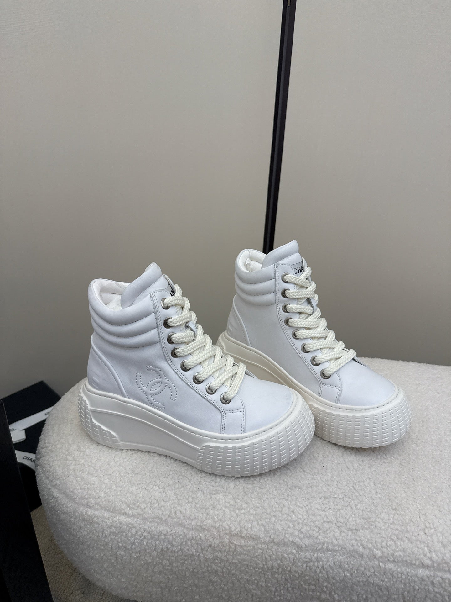 25 Thick soled mid top casual shoes（WHITE/NAVY/BLACK）