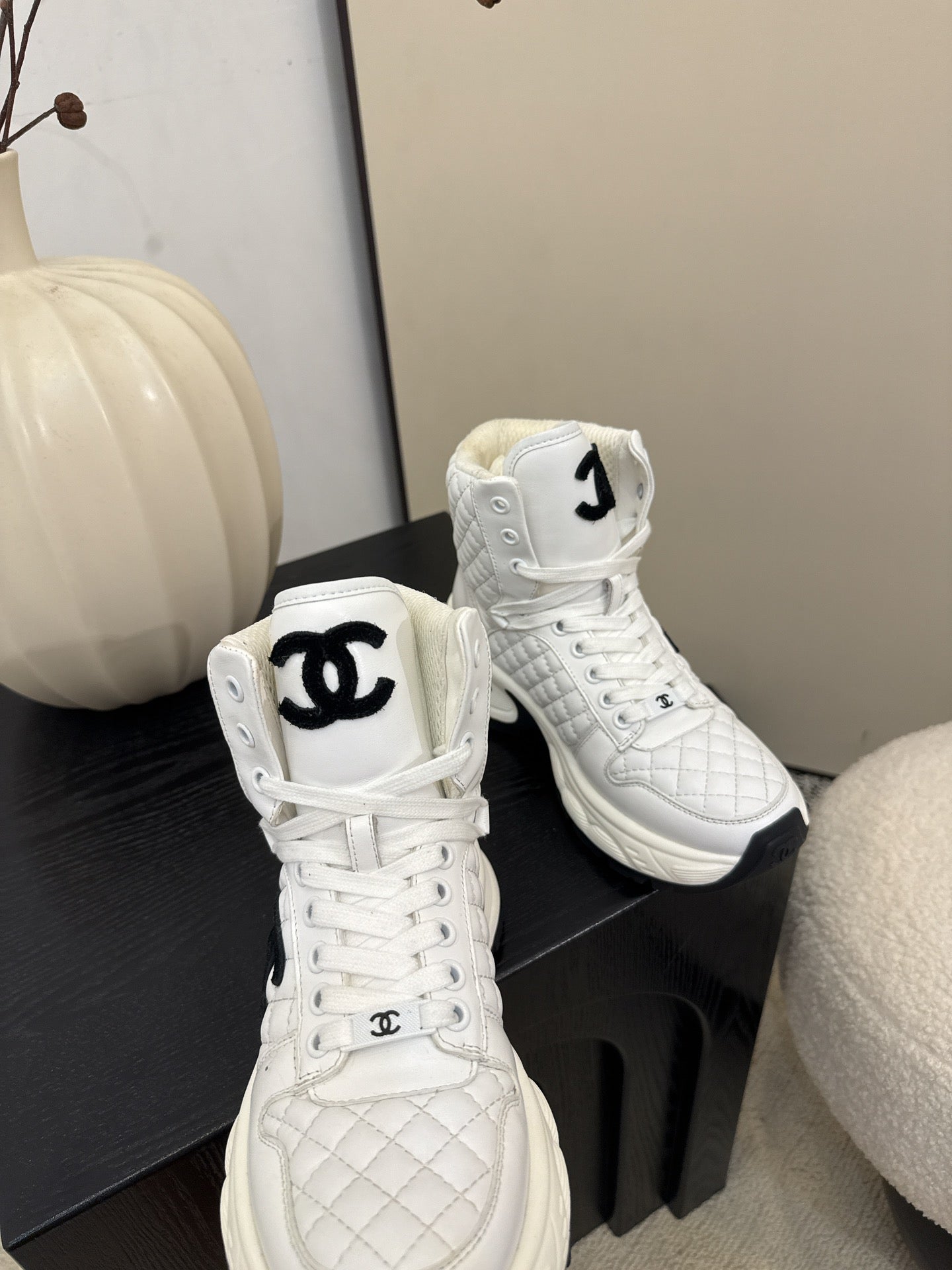 25 High top leather casual shoes（WHITE/BLACK）