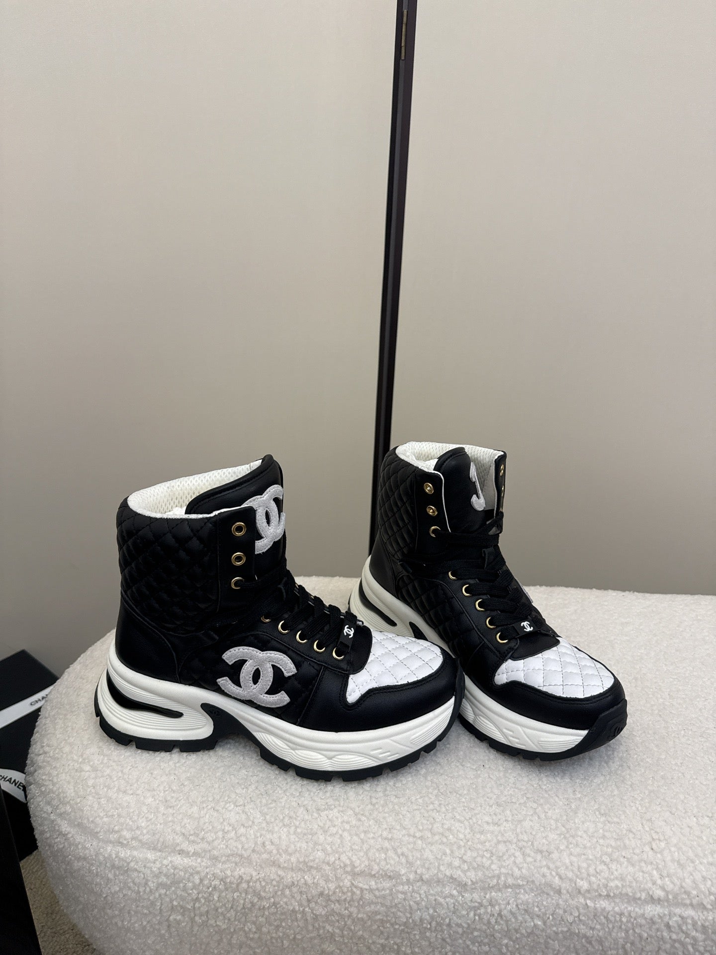 25 High top leather casual shoes（WHITE/BLACK）