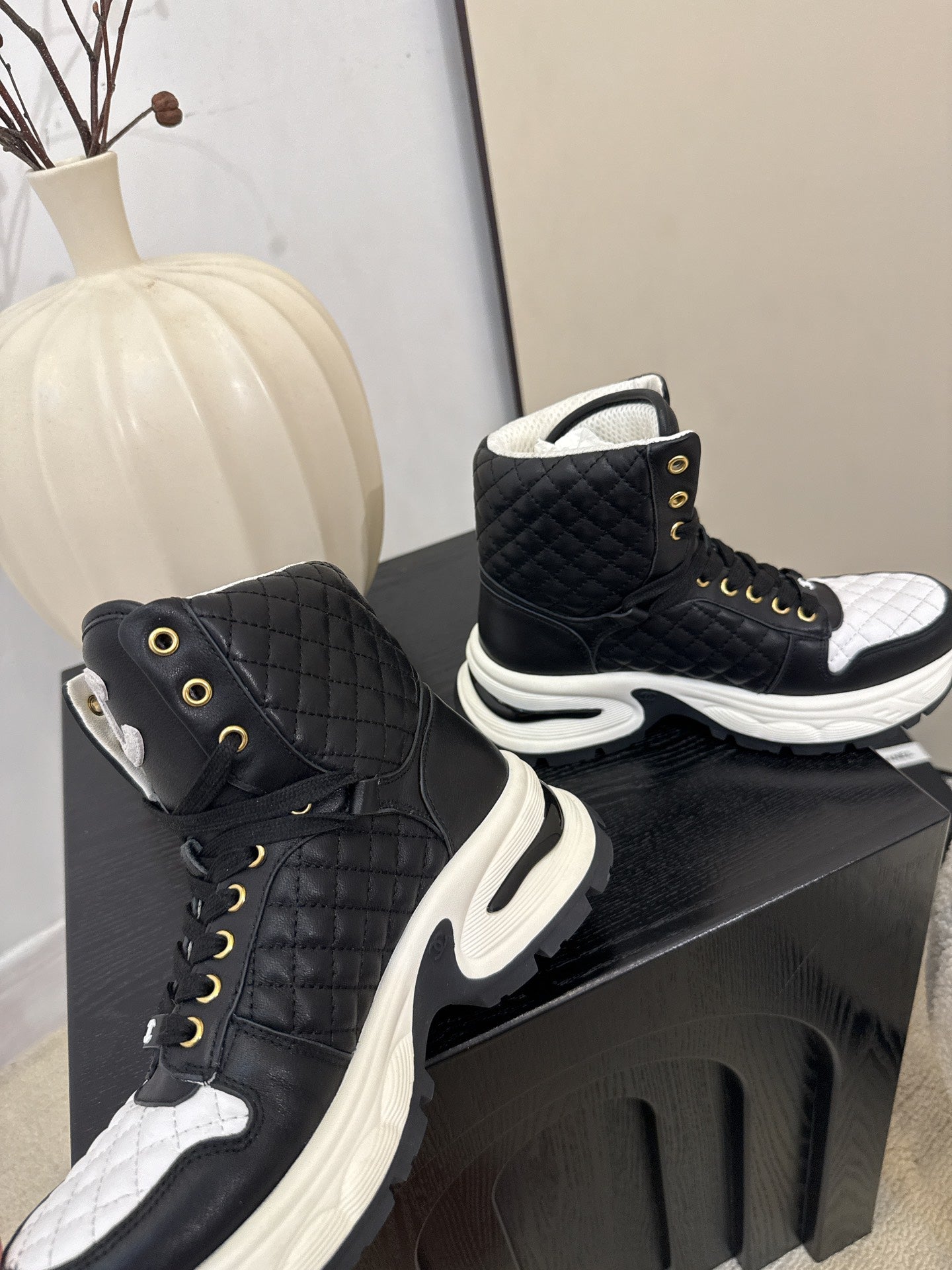 25 High top leather casual shoes（WHITE/BLACK）