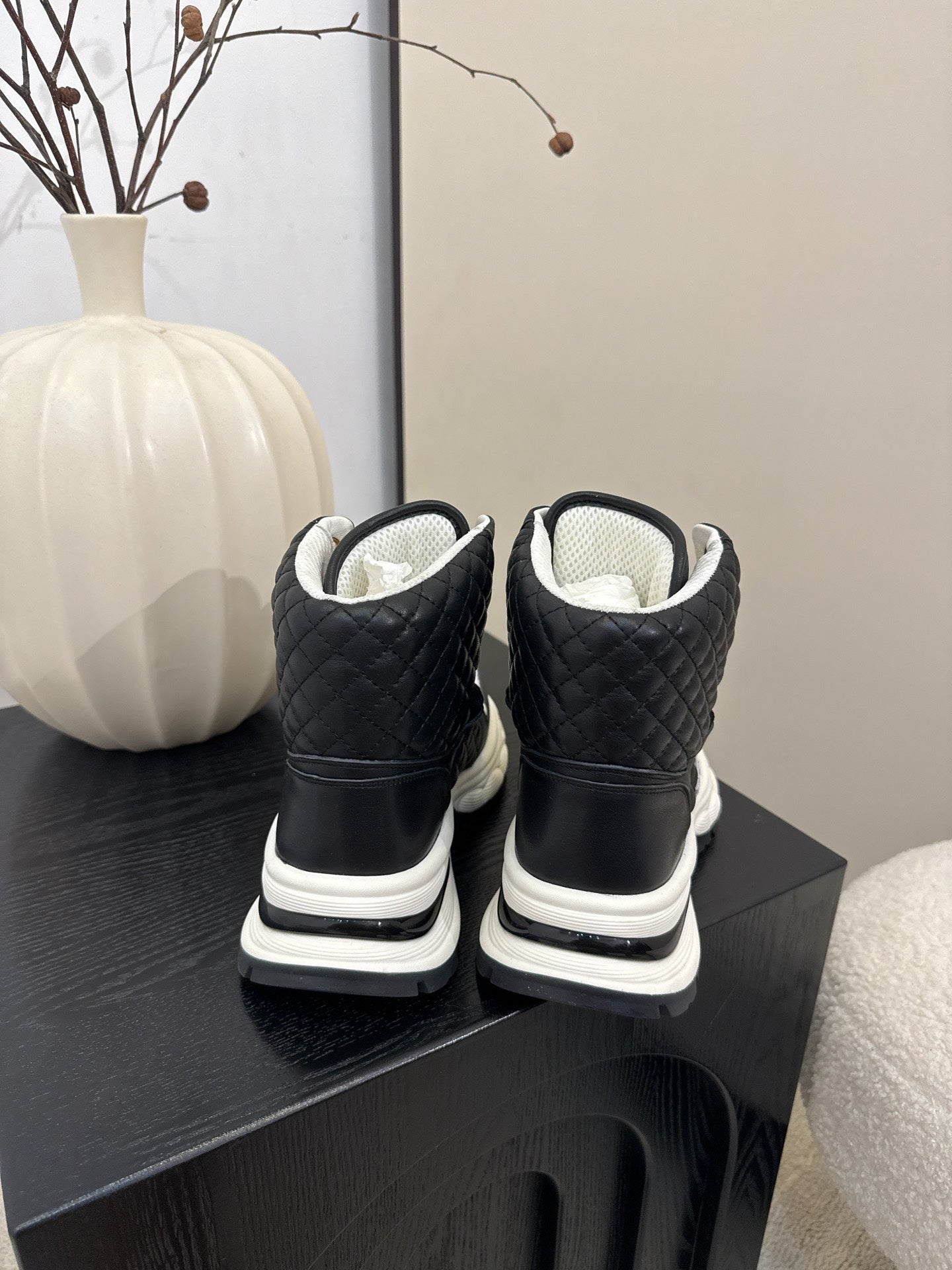 25 High top leather casual shoes（WHITE/BLACK）