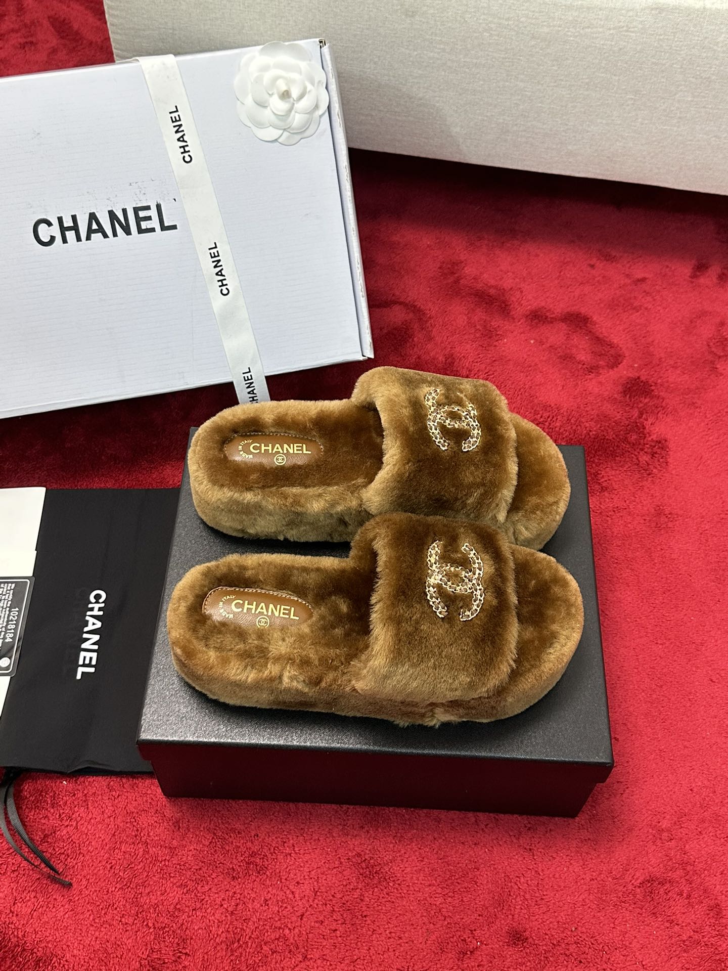 25K Chain buckle thick soled hairy slippers