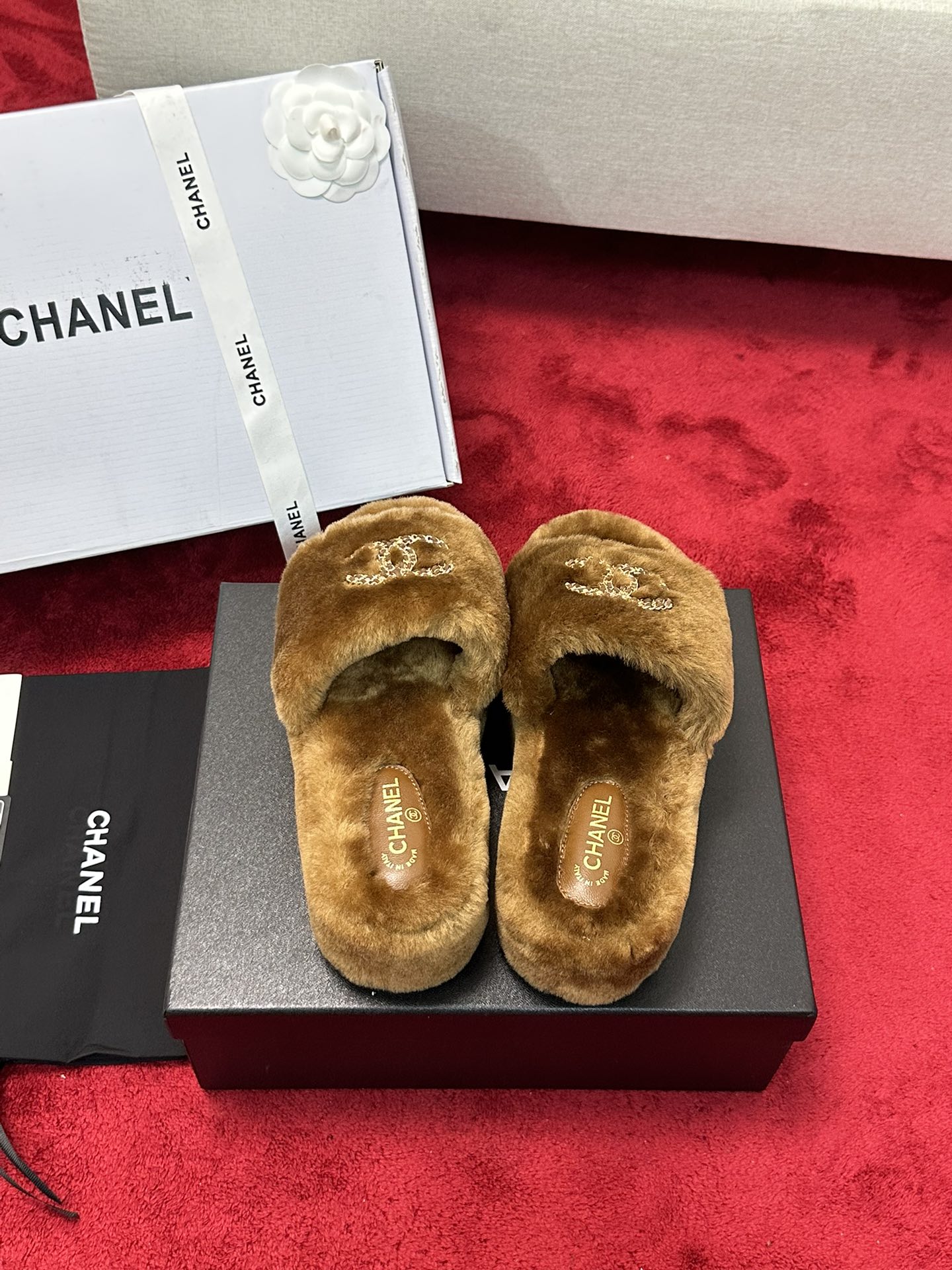 25K Chain buckle thick soled hairy slippers