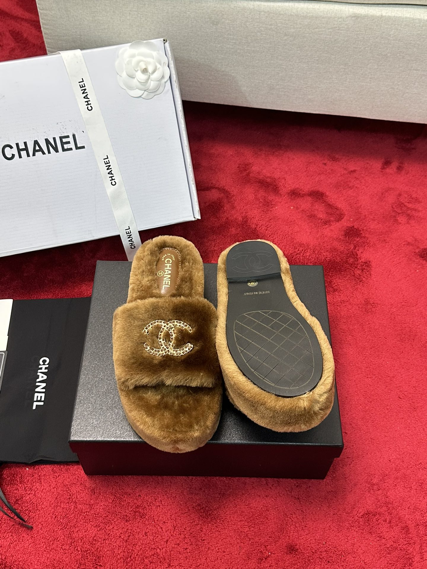 25K Chain buckle thick soled hairy slippers