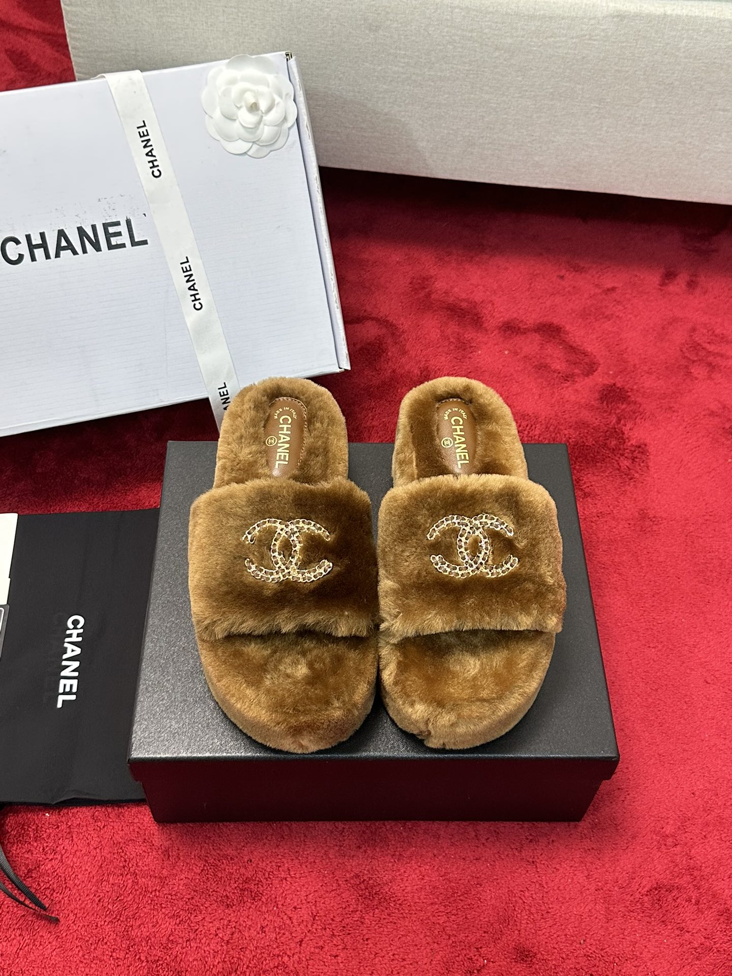25K Chain buckle thick soled hairy slippers