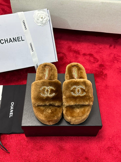 25K Chain buckle thick soled hairy slippers