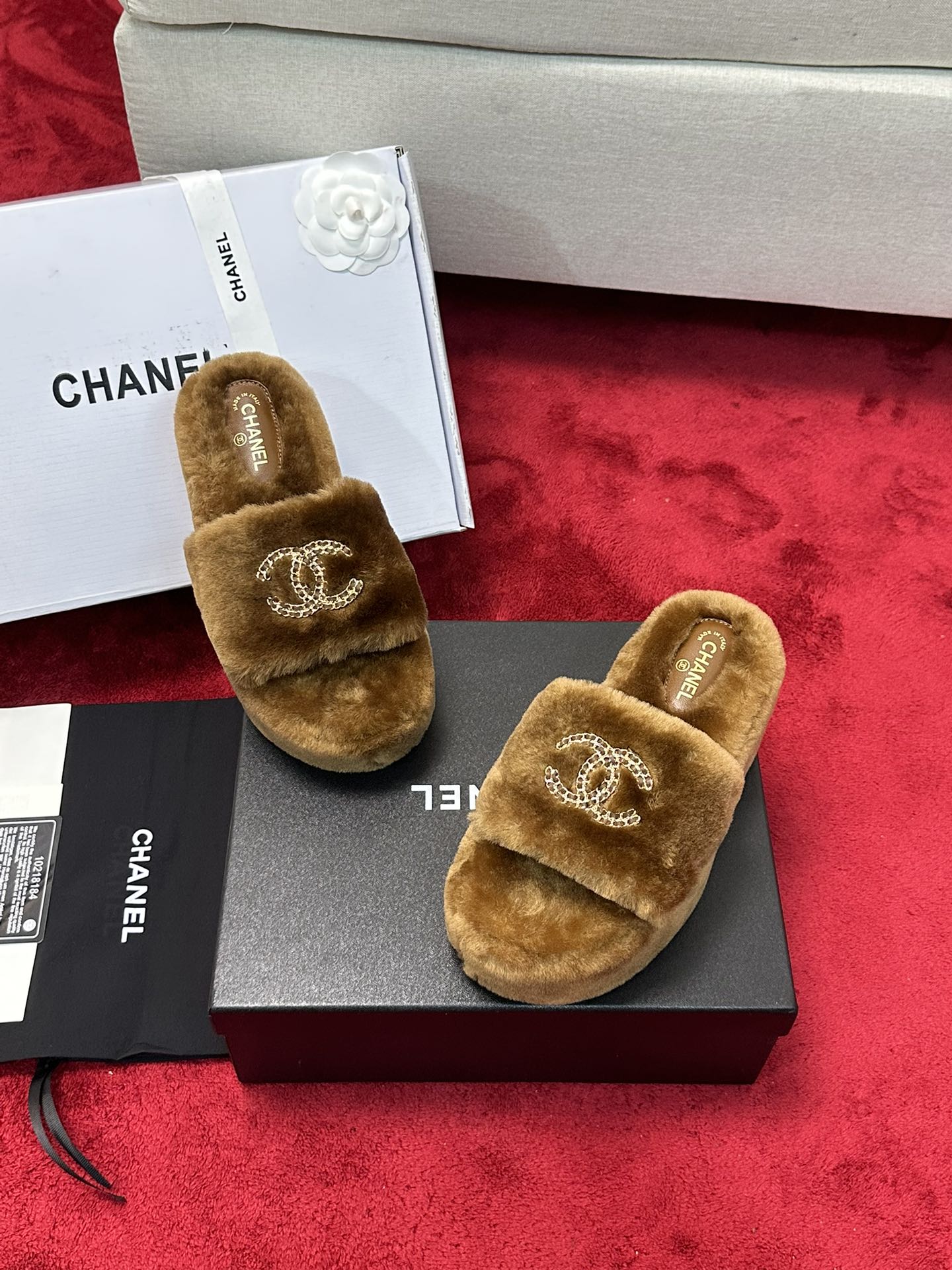 25K Chain buckle thick soled hairy slippers