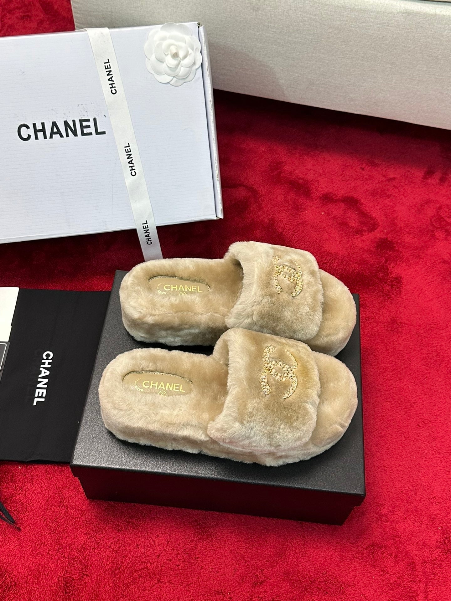 25K Chain buckle thick soled hairy slippers