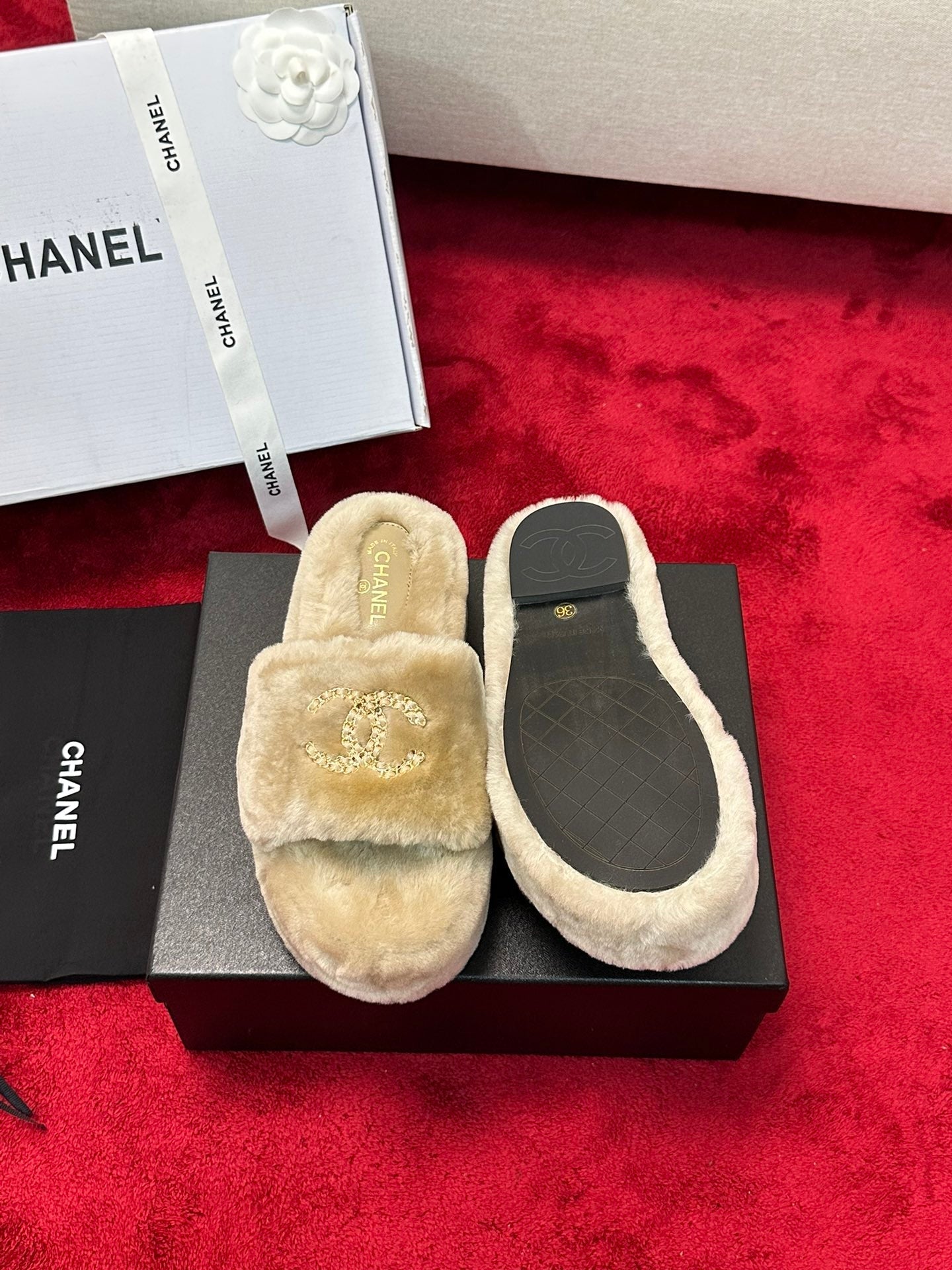 25K Chain buckle thick soled hairy slippers