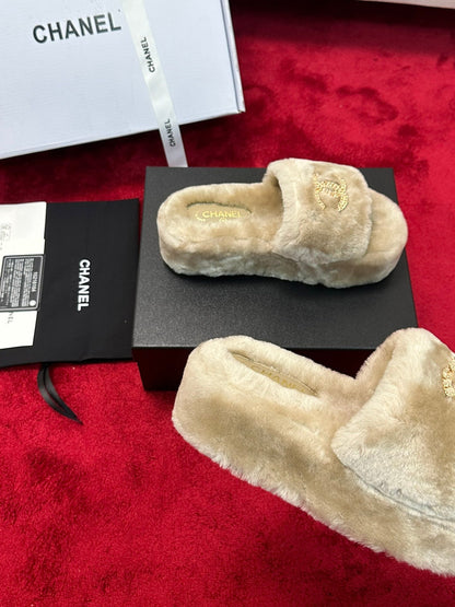 25K Chain buckle thick soled hairy slippers