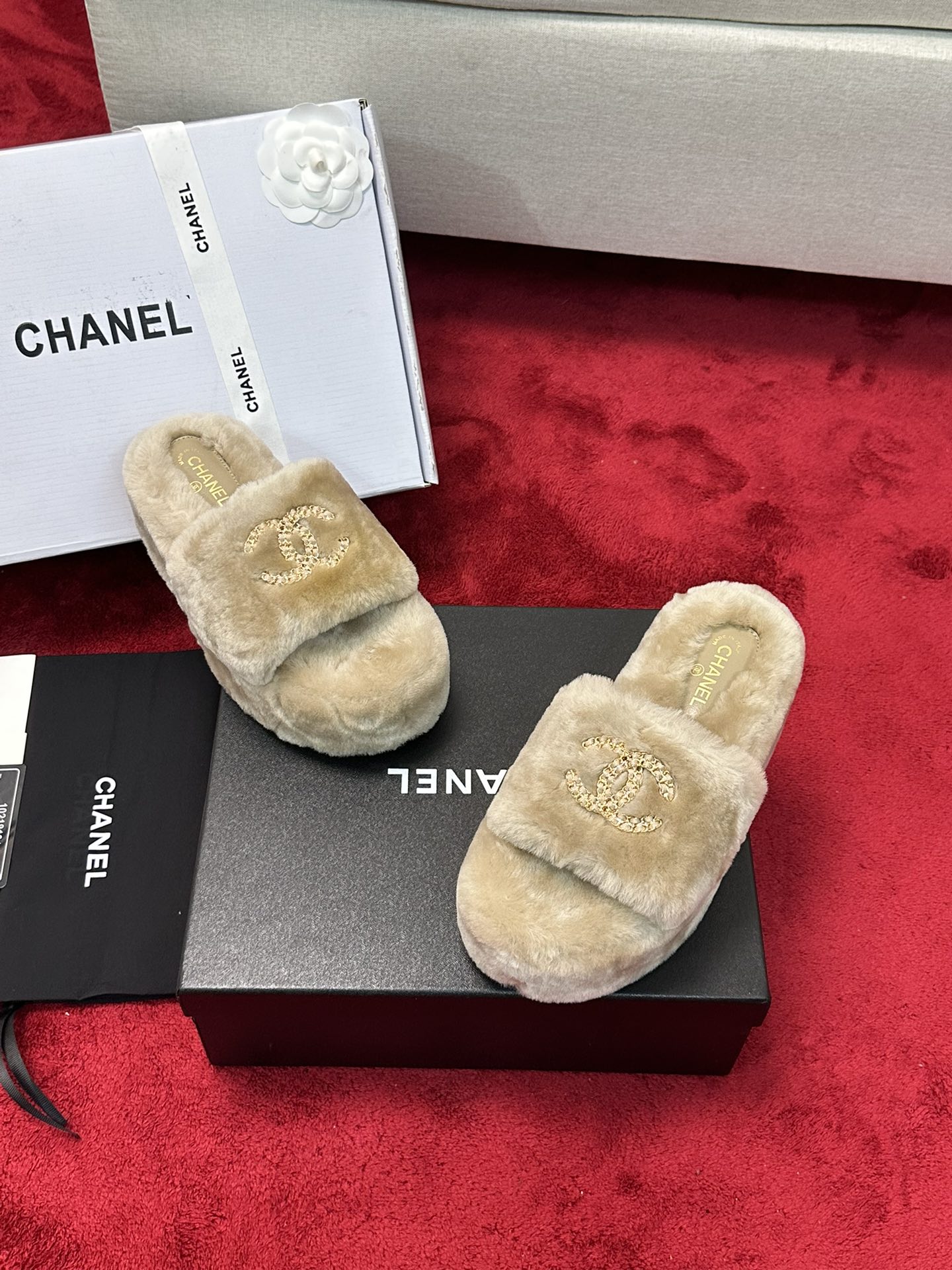 25K Chain buckle thick soled hairy slippers