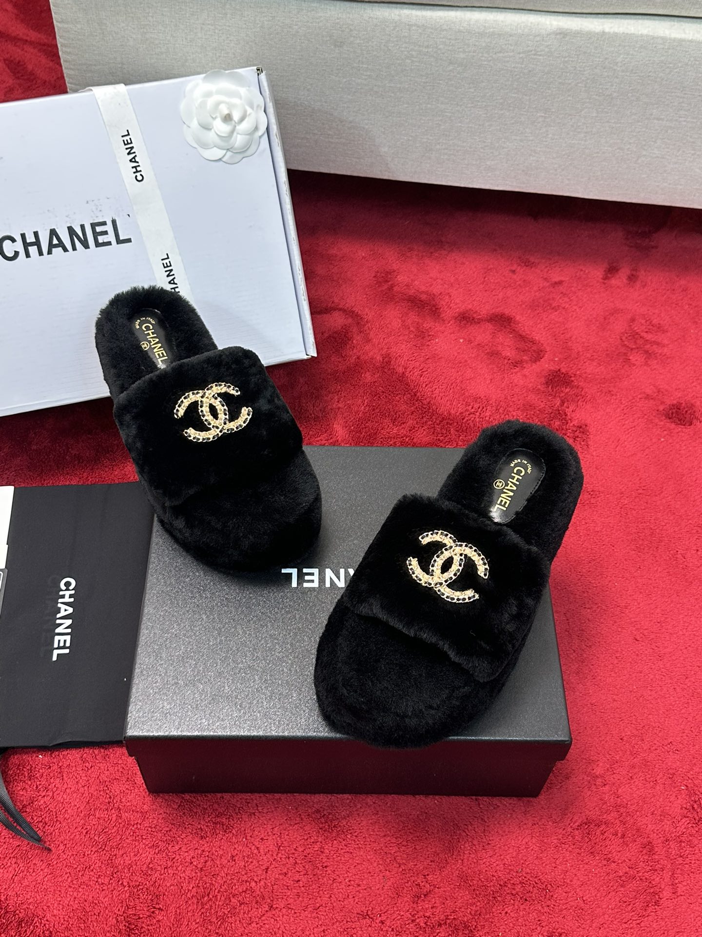 25K Chain buckle thick soled hairy slippers