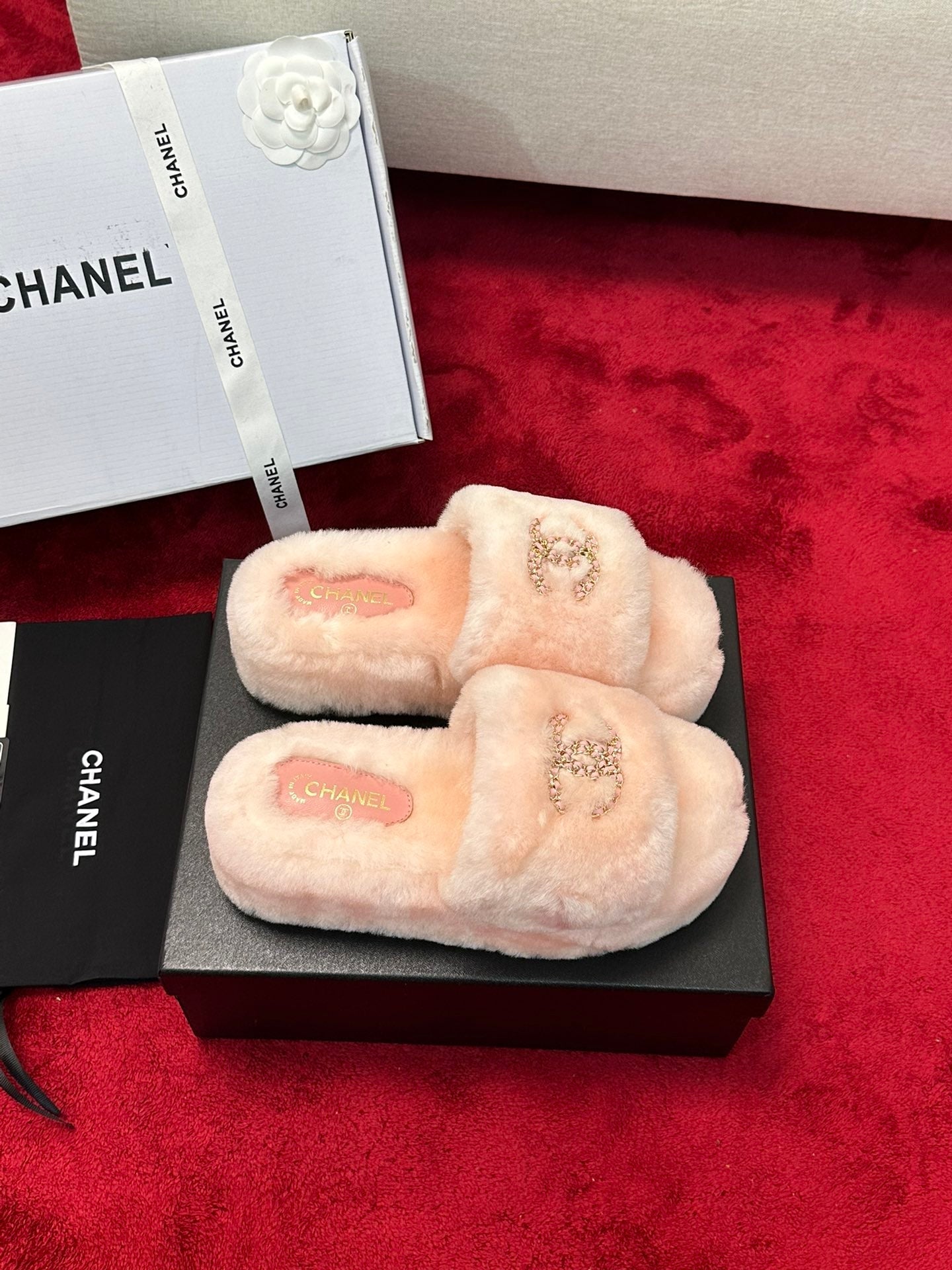 25K Chain buckle thick soled hairy slippers