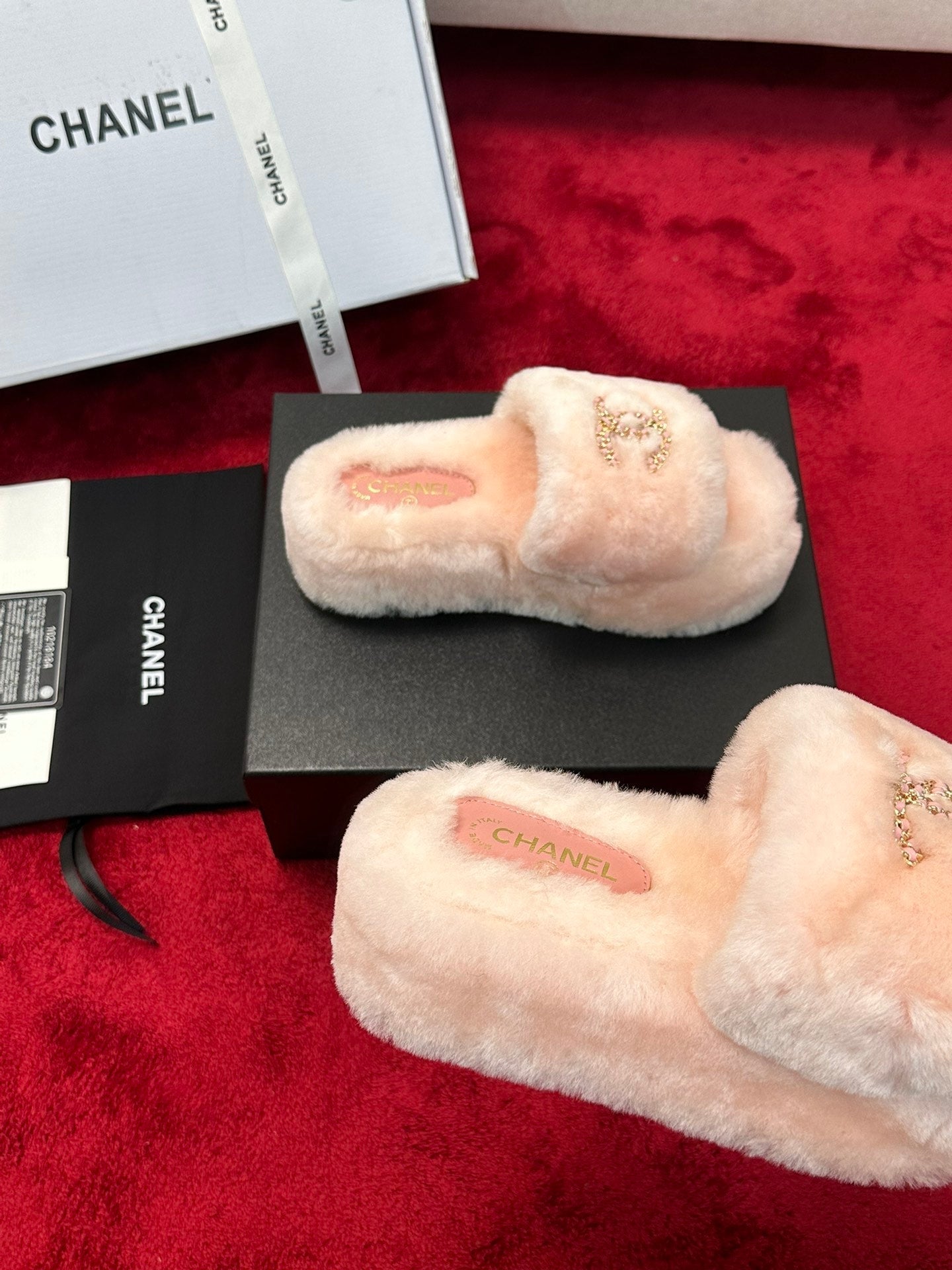 25K Chain buckle thick soled hairy slippers