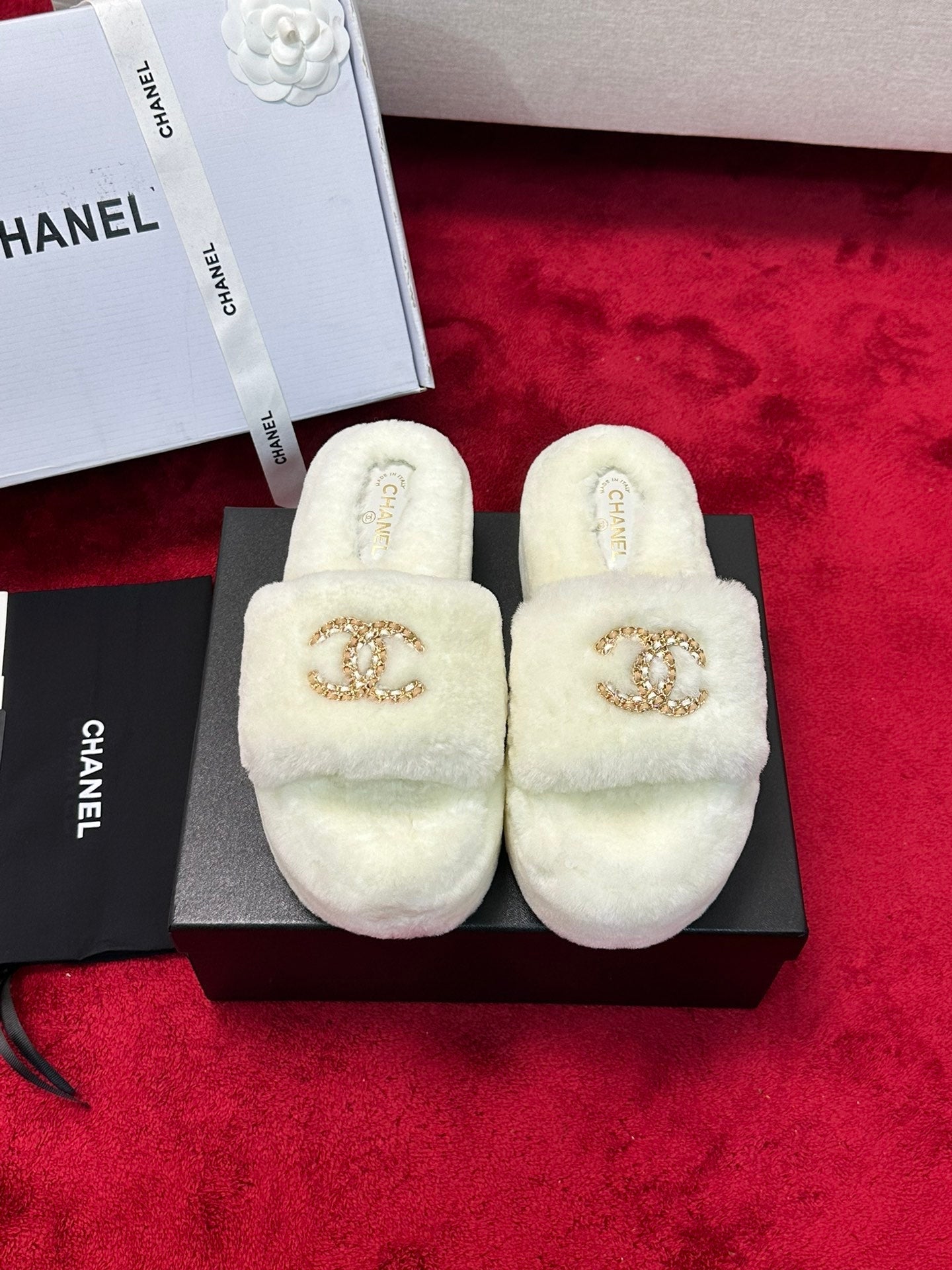 25K Chain buckle thick soled hairy slippers